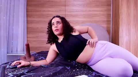 kiaralopez_ online show from June 5, 3:02 am