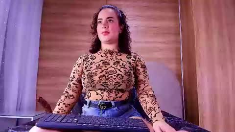 kiaralopez_ online show from June 17, 3:09 am