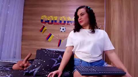 kiaralopez_ online show from July 8, 3:11 am