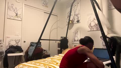 Snapshot of kibrombariu45 chatting on January 5, 11:37 am HunneysPlayRoom online show from January 5, 11:37 am