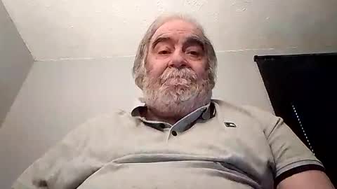 Snapshot of kickinme chatting on October 19, 6:36 am KICKINME online show from October 19, 6:36 am