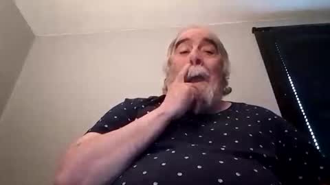 KICKINME online show from November 6, 3:02 pm