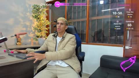 Snapshot of kieran_derek chatting on January 4, 7:23 pm Kieran Derek online show from January 4, 7:23 pm