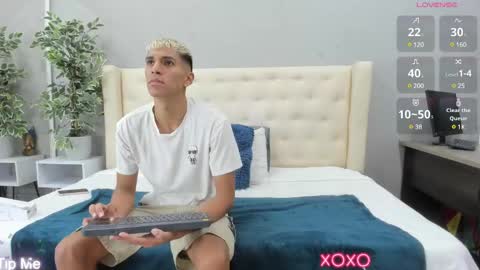 Snapshot of kieran_derek chatting on February 18, 3:10 am Kieran Derek online show from February 18, 3:10 am