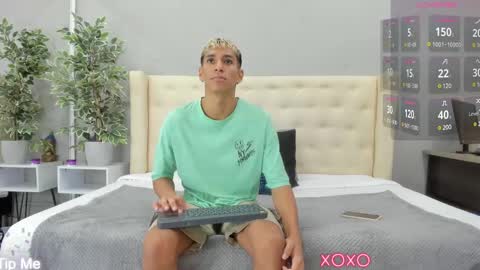 Snapshot of kieran_derek chatting on February 25, 3:31 am Kieran Derek online show from February 25, 3:31 am