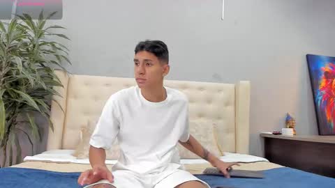 Snapshot of kieran_derek chatting on October 4, 5:05 am Kieran Derek online show from October 4, 5:05 am