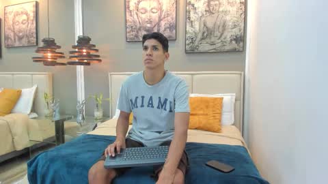 Snapshot of kieran_derek chatting on November 1, 3:19 am Kieran Derek online show from November 1, 3:19 am