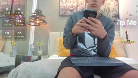 Snapshot of kieran_derek chatting on November 18, 3:23 am Kieran Derek online show from November 18, 3:23 am