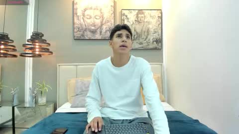 Snapshot of kieran_derek chatting on December 14, 3:34 am Kieran Derek online show from December 14, 3:34 am