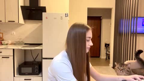 Hey theremy name is Sofi  online show from December 4, 9:07 am