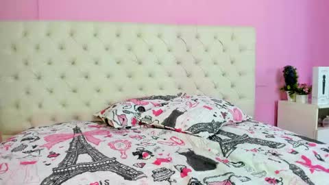 Snapshot of kiitty_horny_ chatting on May 20, 12:11 pm Melody online show from May 20, 12:11 pm