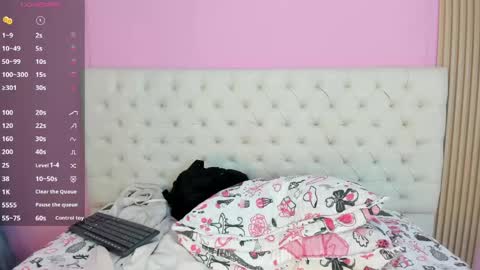 Snapshot of kiitty_horny_ chatting on June 7, 11:36 am Melody online show from June 7, 11:36 am