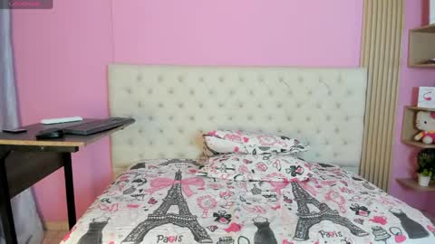 Snapshot of kiitty_horny_ chatting on June 8, 11:54 am Melody online show from June 8, 11:54 am