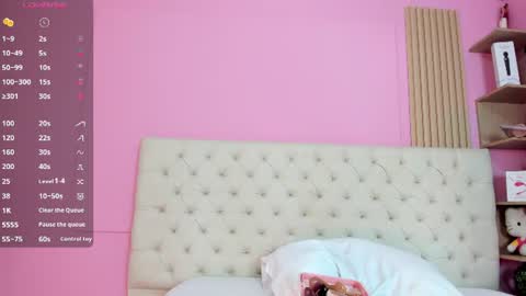 Snapshot of kiitty_horny_ chatting on June 12, 12:37 pm Melody online show from June 12, 12:37 pm