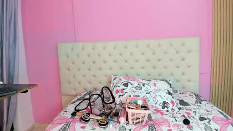 Snapshot of kiitty_horny_ chatting on June 16, 12:30 pm Melody online show from June 16, 12:30 pm