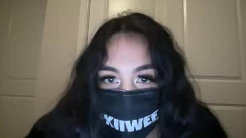 Snapshot of kiiwee chatting on October 29, 1:30 am KIIWEE online show from October 29, 1:30 am