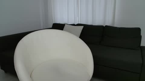 Snapshot of kiki_akai chatting on December 9, 6:55 am Ada online show from December 9, 6:55 am