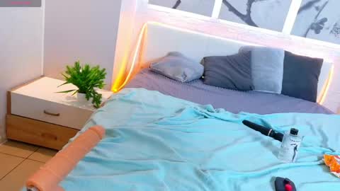 Kiki online show from May 11, 4:04 pm