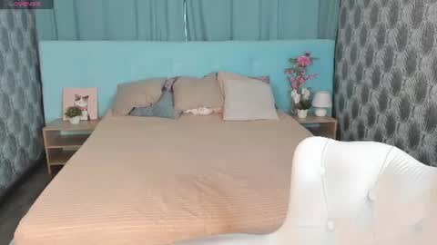 Snapshot of kiki_shanel chatting on June 24, 12:42 am Kiki online show from June 24, 12:42 am