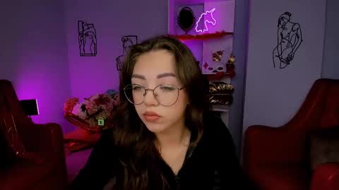 kiki_swan online show from March 5, 7:49 am