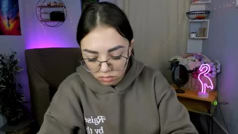 kiki_swan online show from January 19, 6:50 am