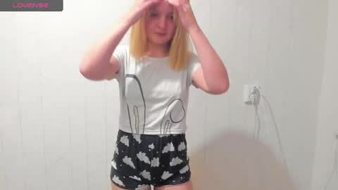 Mika and Miranda online show from February 14, 3:26 pm