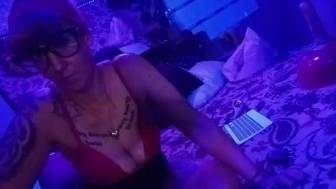 kikilovespartylights online show from March 15, 9:59 am