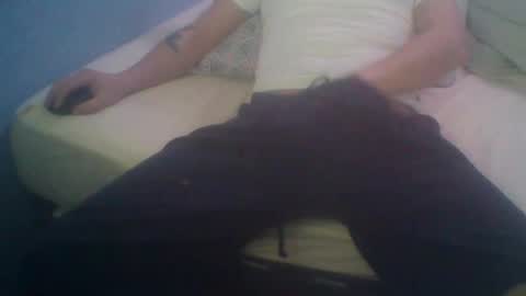 Snapshot of kiko83c chatting on February 26, 10:15 am New accound cavilacion online show from February 26, 10:15 am