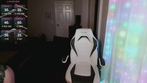 Snapshot of kiks823 chatting on November 29, 8:50 am ONLY FANS Britteebee online show from November 29, 8:50 am