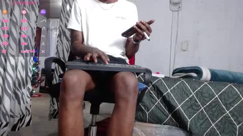 Snapshot of kilian_xx chatting on December 14, 11:04 am Kilian xxx online show from December 14, 11:04 am