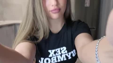 Snapshot of killer__girls chatting on November 10, 9:03 pm EvaAnna online show from November 10, 9:03 pm