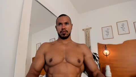 Snapshot of killua_zagarra_ chatting on November 27, 8:44 pm Kilua Muscle guy online show from November 27, 8:44 pm