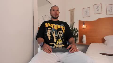 Snapshot of killua_zagarra_ chatting on January 10, 9:41 pm Kilua Muscle guy online show from January 10, 9:41 pm