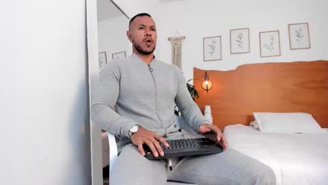 Snapshot of killua_zagarra_ chatting on March 24, 8:36 pm Kilua Muscle guy online show from March 24, 8:36 pm