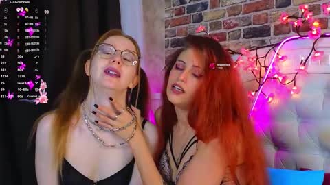 Snapshot of kim__dunn chatting on November 20, 7:35 pm CatherineBarkJamieWallace online show from November 20, 7:35 pm