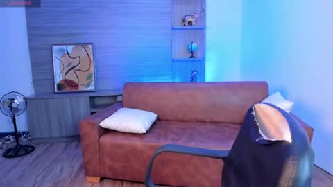 Snapshot of kim_brown_ chatting on February 11, 12:27 pm Kim online show from February 11, 12:27 pm