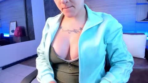 Snapshot of kim_brown_ chatting on October 8, 10:46 am Kim online show from October 8, 10:46 am