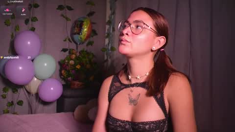 Snapshot of kim_dolls1823 chatting on January 31, 6:57 am ISABELLA 3 online show from January 31, 6:57 am