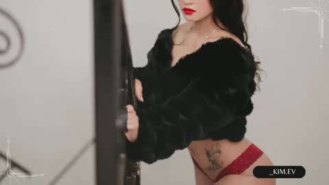 Snapshot of kim_ev chatting on January 15, 8:09 am Kim online show from January 15, 8:09 am