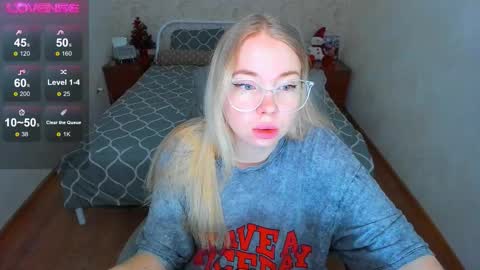 Snapshot of kim_girl_next_door chatting on December 22, 9:39 am KIM online show from December 22, 9:39 am