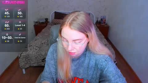 Snapshot of kim_girl_next_door chatting on January 9, 1:25 pm KIM online show from January 9, 1:25 pm