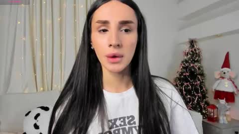 Snapshot of kim_oberlin chatting on December 18, 7:03 am Kim Oberlin online show from December 18, 7:03 am