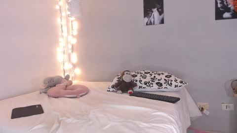 Snapshot of kimandyuk chatting on December 14, 10:28 pm Kim  Yuk online show from December 14, 10:28 pm