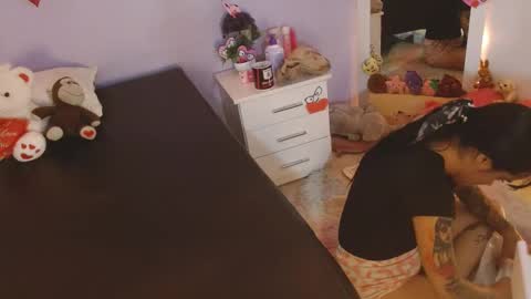 Snapshot of kimandyuk chatting on February 20, 1:57 am Kim  Yuk online show from February 20, 1:57 am