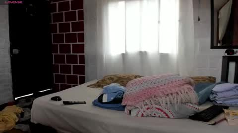 Snapshot of kimandyuk chatting on November 12, 5:57 pm Kim Yuk online show from November 12, 5:57 pm