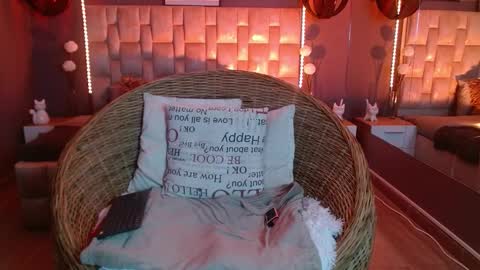 Kym online show from February 25, 10:30 pm