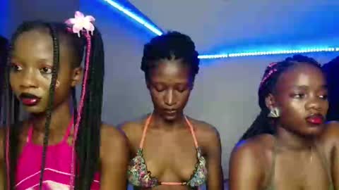 Snapshot of kimberly_chloe chatting on November 30, 3:16 pm Kimberly online show from November 30, 3:16 pm