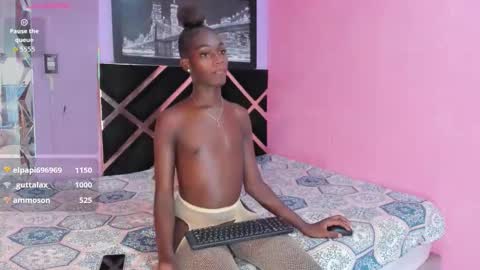 Snapshot of kimberly_ebonny chatting on December 15, 12:04 am kimberly_ebonny online show from December 15, 12:04 am