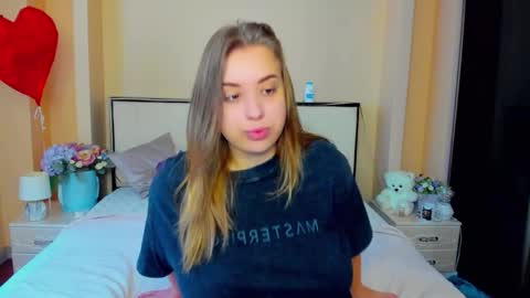 Snapshot of kimberly_mmm chatting on October 12, 7:07 am kimberly_mmm online show from October 12, 7:07 am
