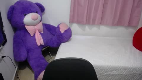 Snapshot of kimberly_slim chatting on November 5, 11:21 am Kim online show from November 5, 11:21 am